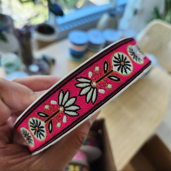 18m Roll - Jacquard Trim 25mm (1") - Feathery, Pink